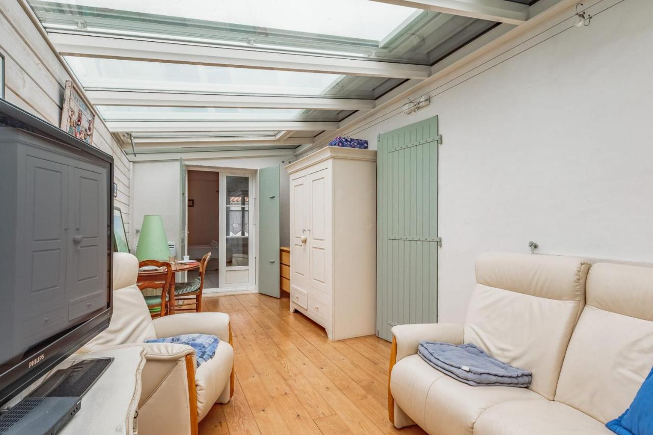 Nice Studio With Veranda Nearby The Beach In La Flotte - Welkeys Екстериор снимка