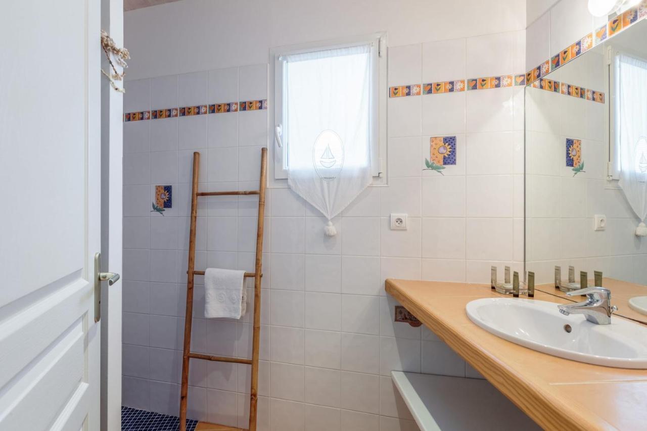 Nice Studio With Veranda Nearby The Beach In La Flotte - Welkeys Екстериор снимка